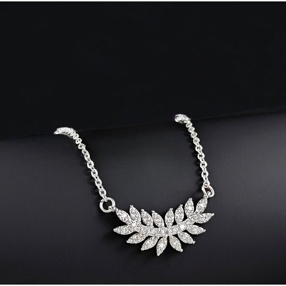 NWT Women’s Silver CZ Micro Pave Leaf Motif Pendant Chain Necklace - Picture 7 of 10